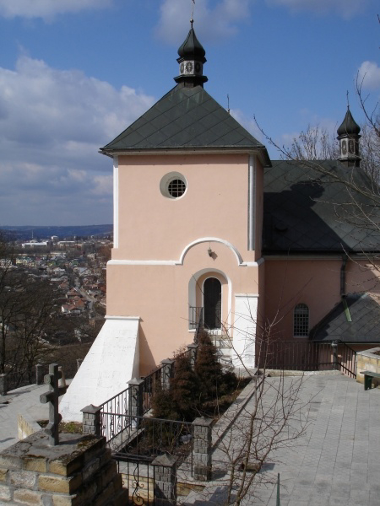 Иоанно-Богословский Крещатицкий монастырь, Крещатик