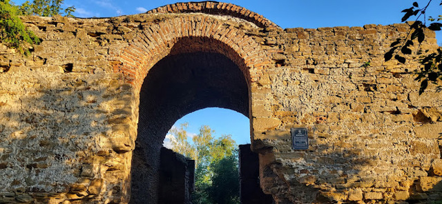 Заславська брама, Межиріч