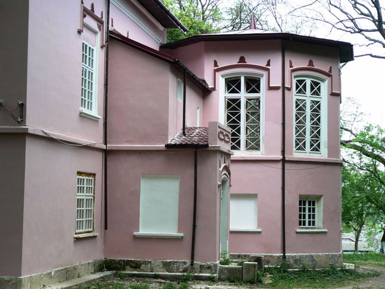 Палац де Зотте, Вікно