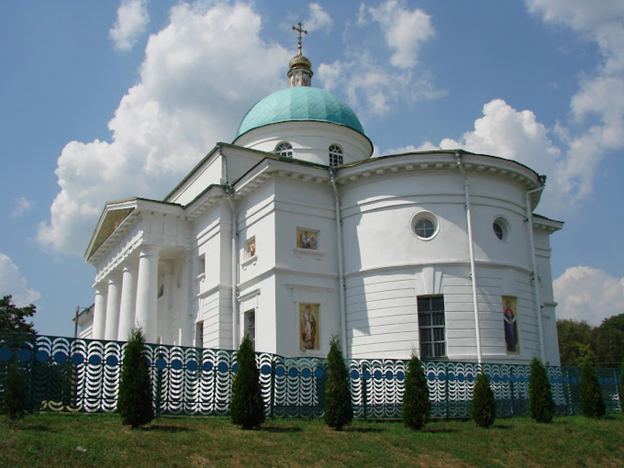 Покровская церковь, Ромашки