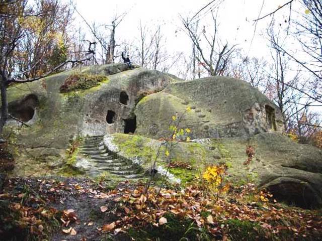 Печерний монастир, Розгірче