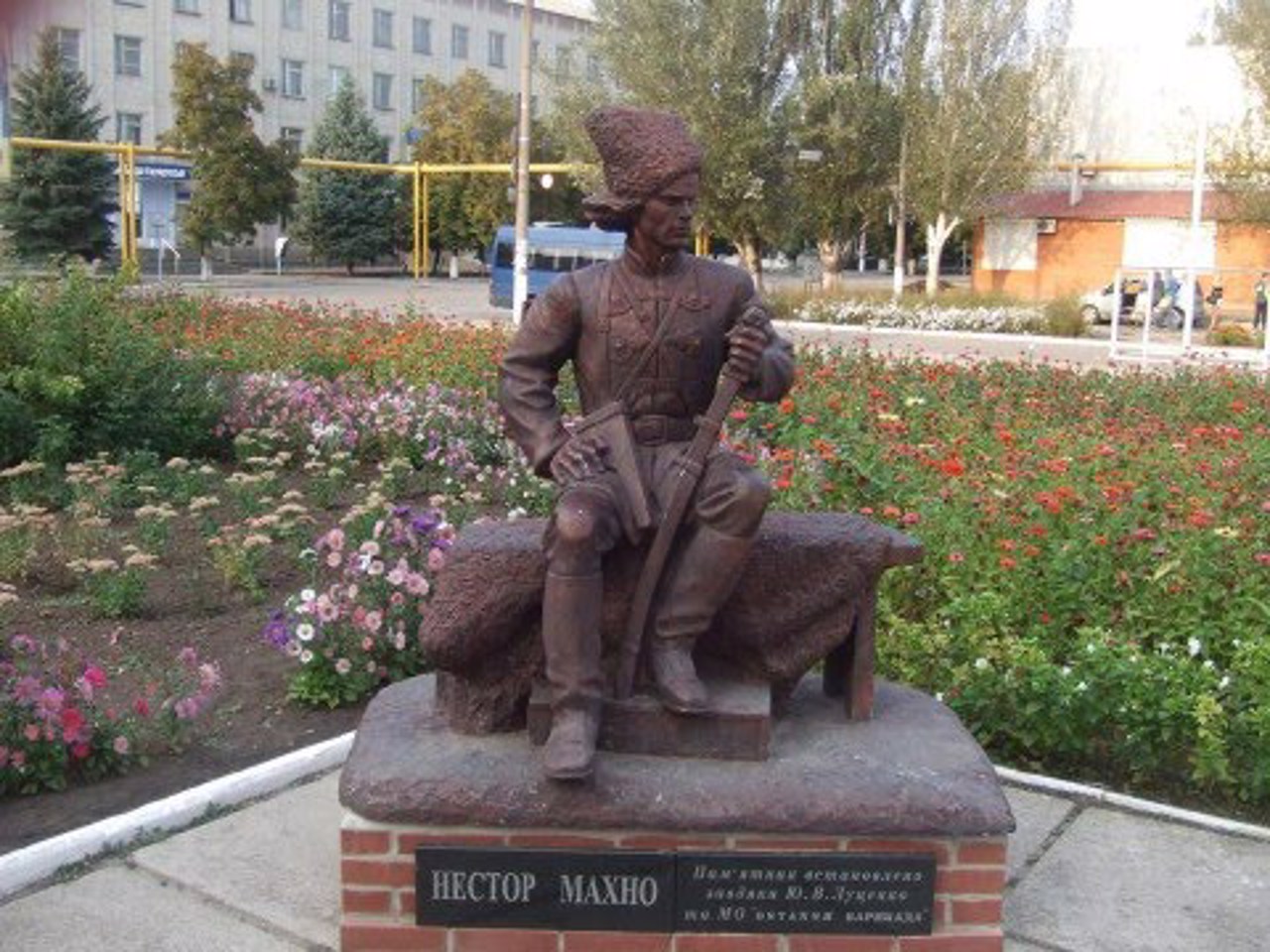 Nestor Makhno Monument, Huliaipole