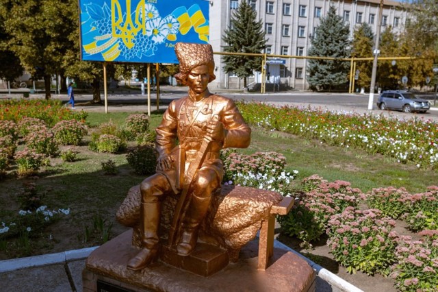 Nestor Makhno Monument, Huliaipole