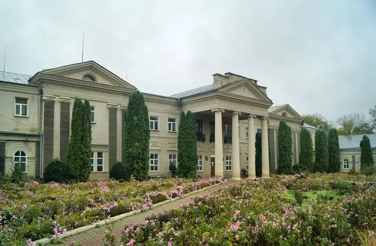 Chetvertynsky Palace, Antopil