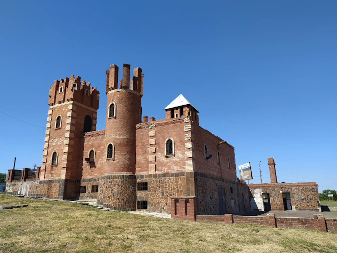 Old Castle, Manhush