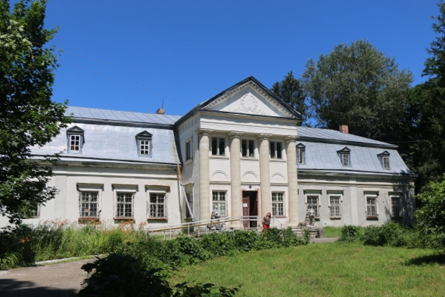 House with Lions, Pustomyty