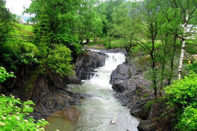 "Suchavsky Huk" Waterfall, Shepit