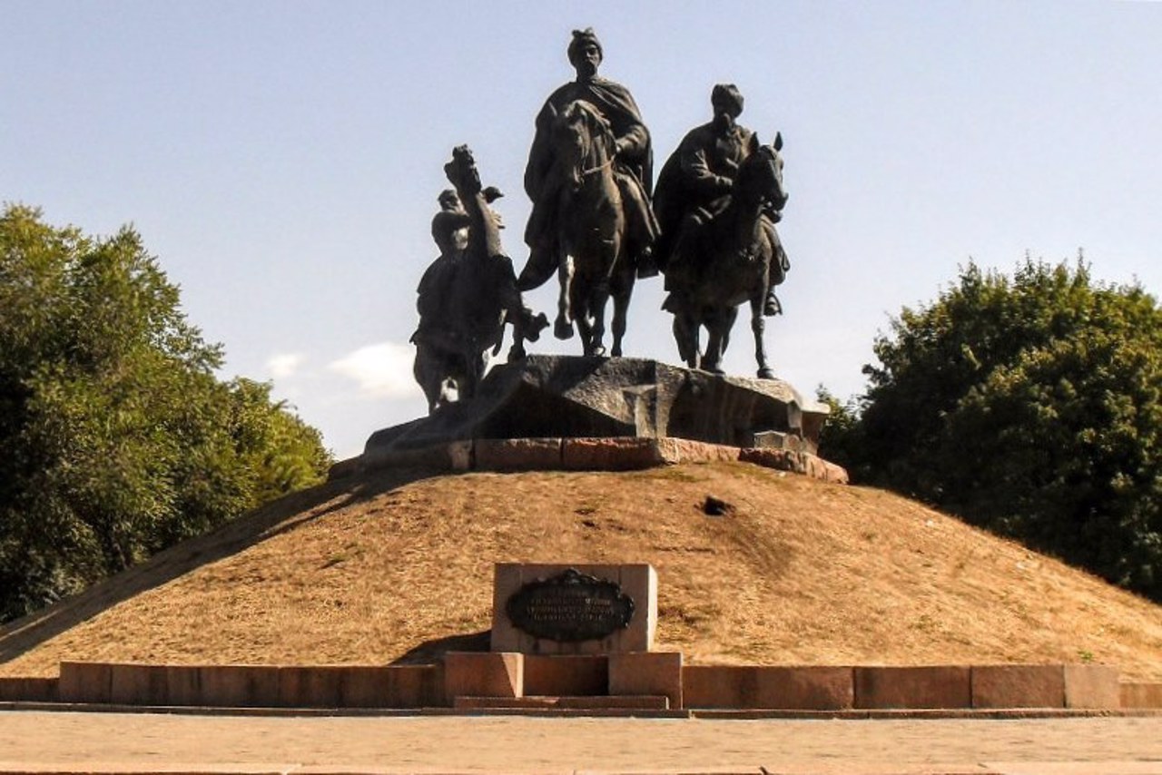 Heroes of Liberation War Monument, Zhovti Vody