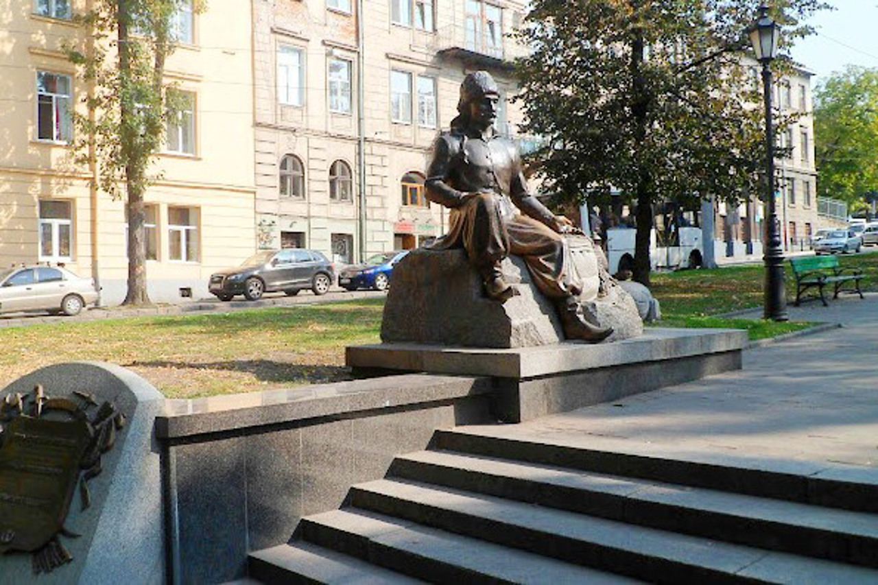 Yuriy Kulchytskyi Monument, Lviv