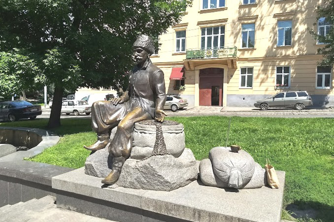 Yuriy Kulchytskyi Monument, Lviv