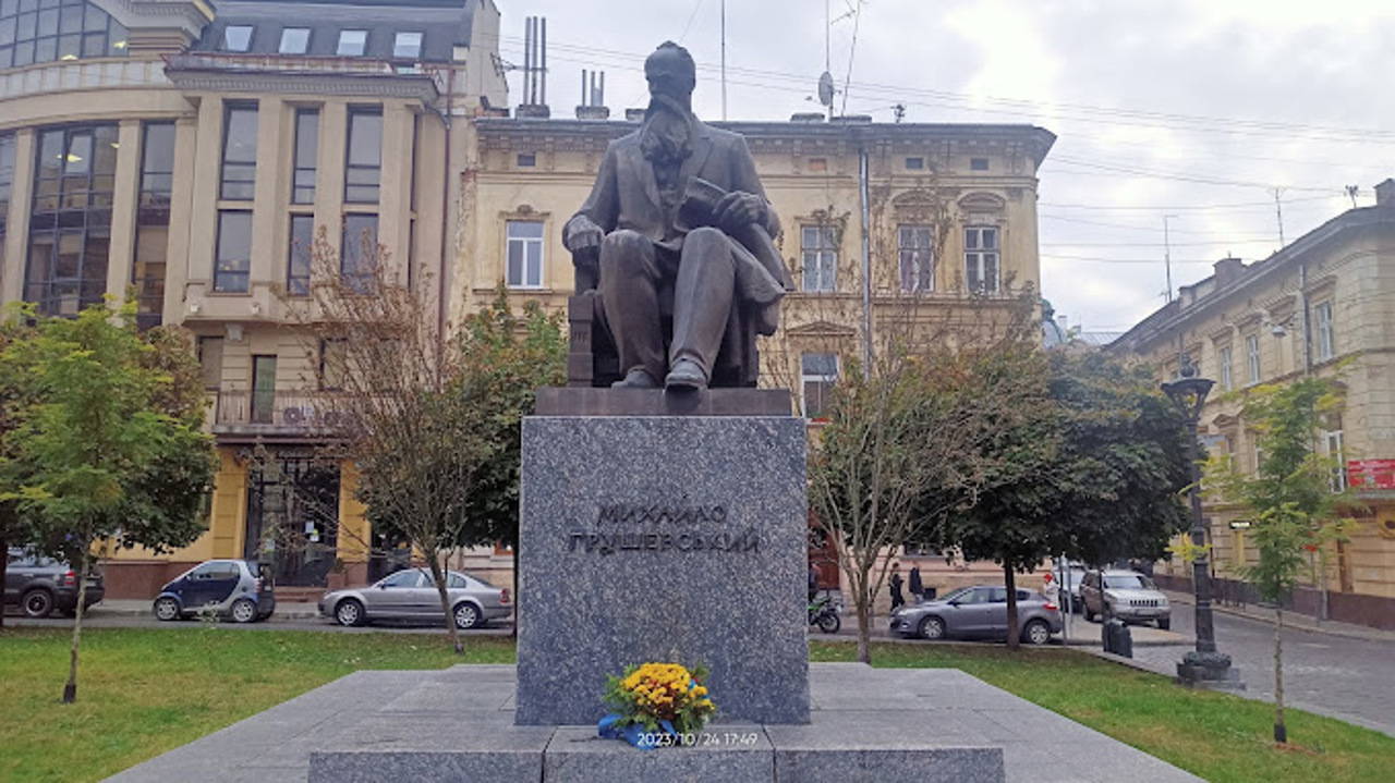 Пам'ятник Михайлові Грушевському, Львів