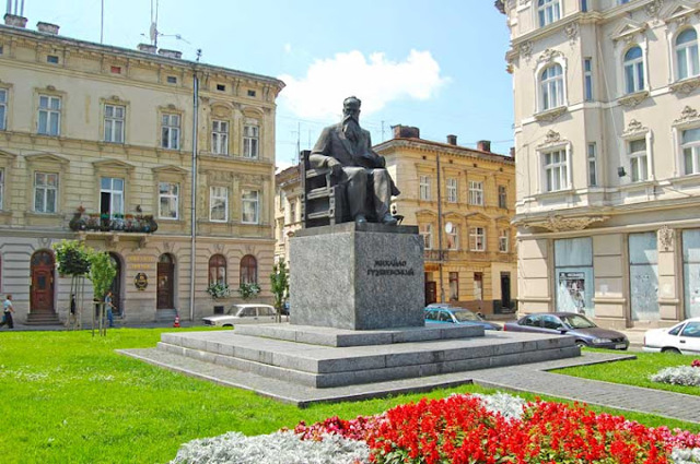 Пам'ятник Михайлові Грушевському, Львів