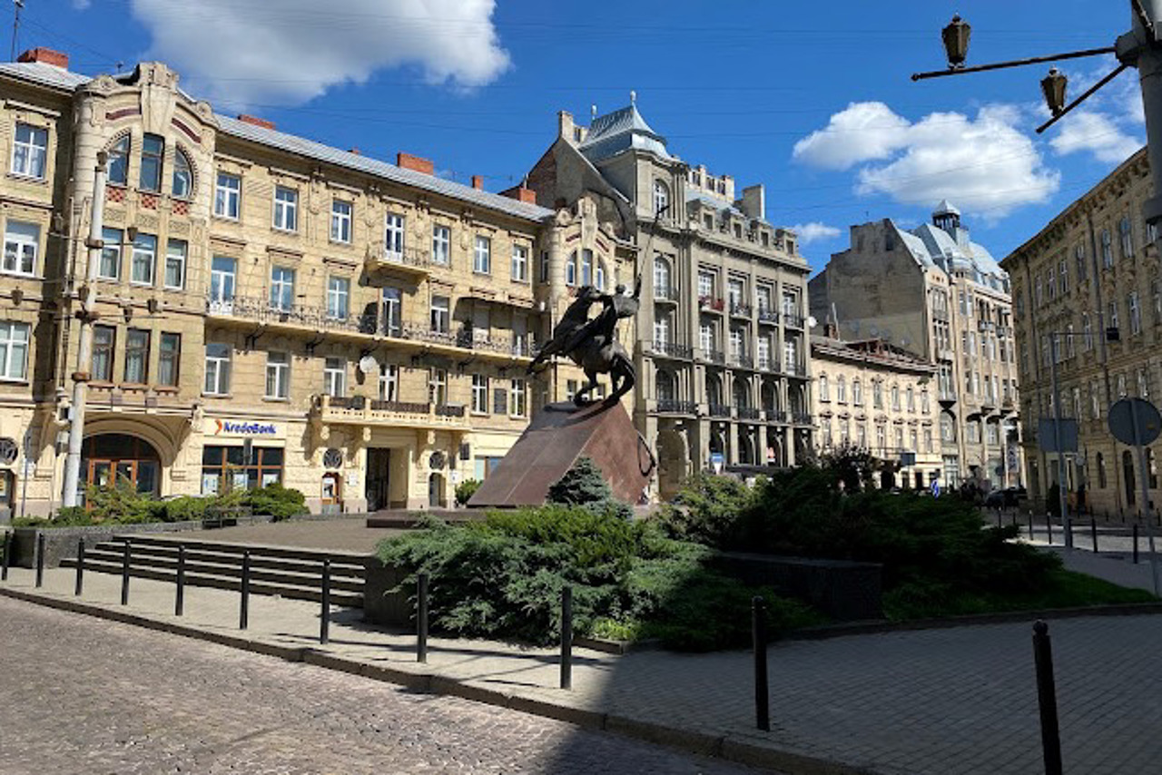 Yuriy Zmiyeborts Monument, Lviv