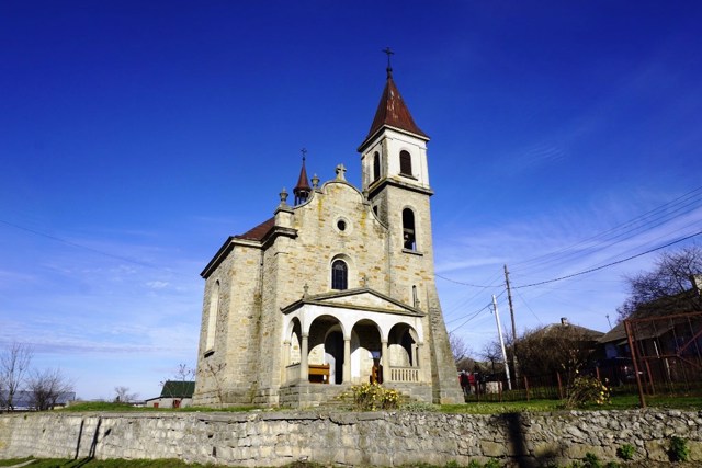 Костел святого Шарбеля, Байківці