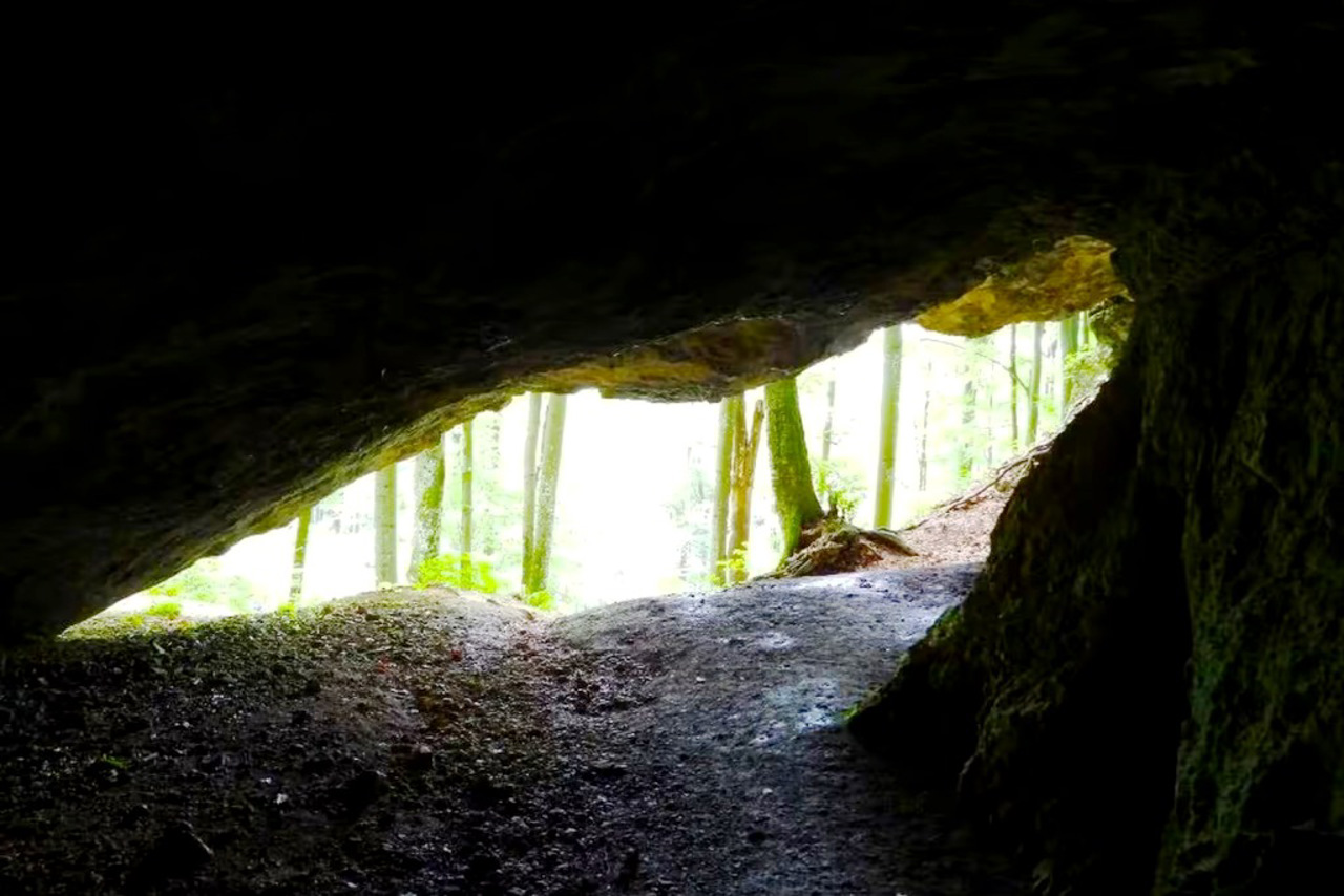 "Milk Stone" Cave, Velyka Uholka