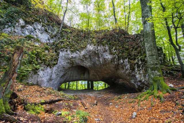 Rock "Karst Bridge", Mala Uholka