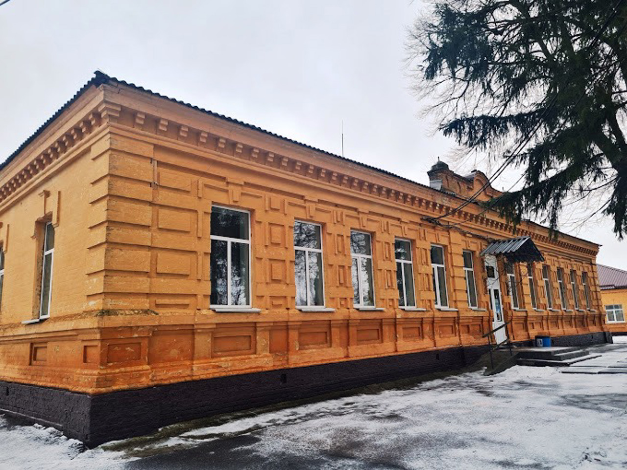 Zemsky School, Hostroluchchia