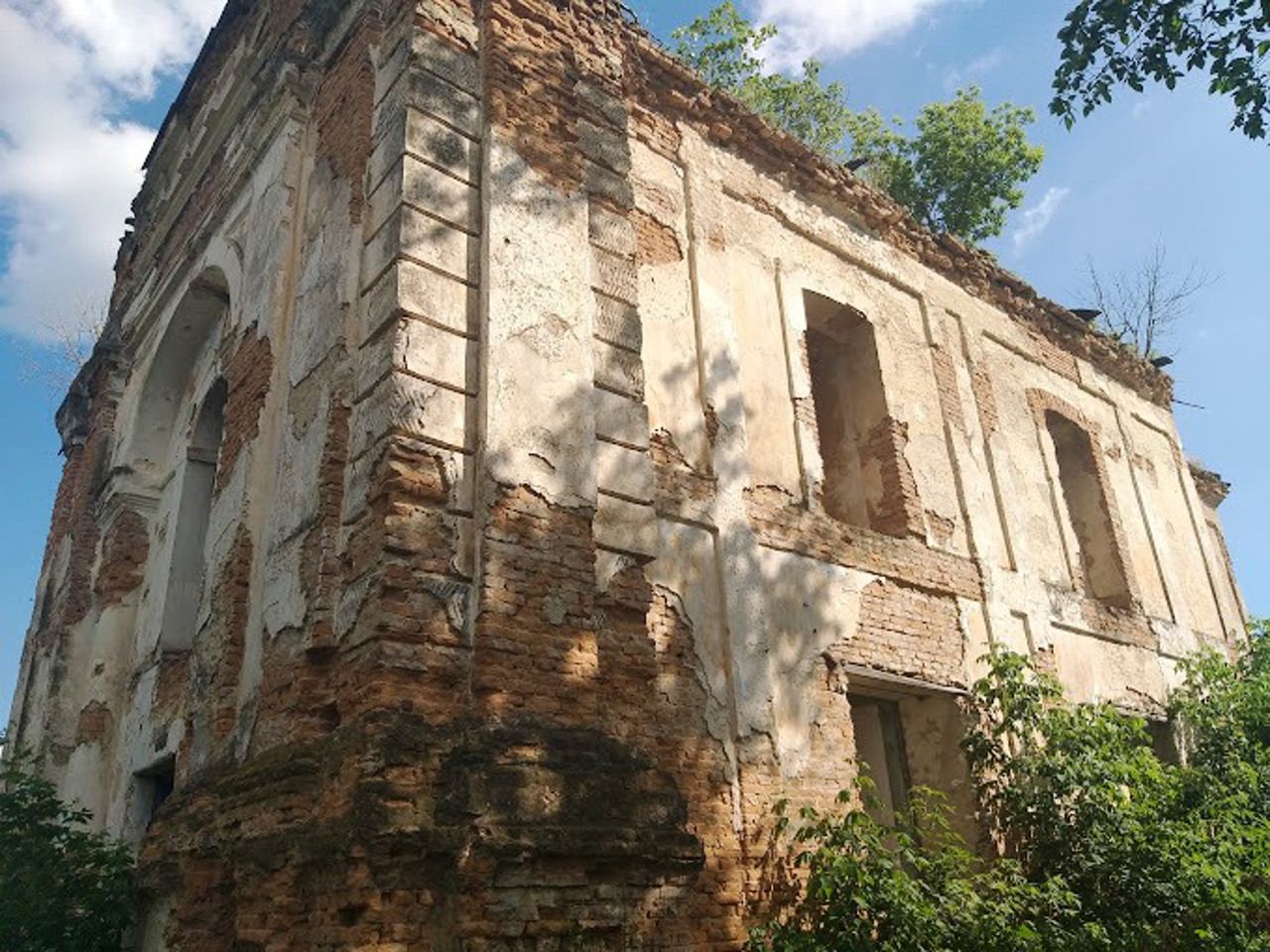 Holy Trinity Church, Topory