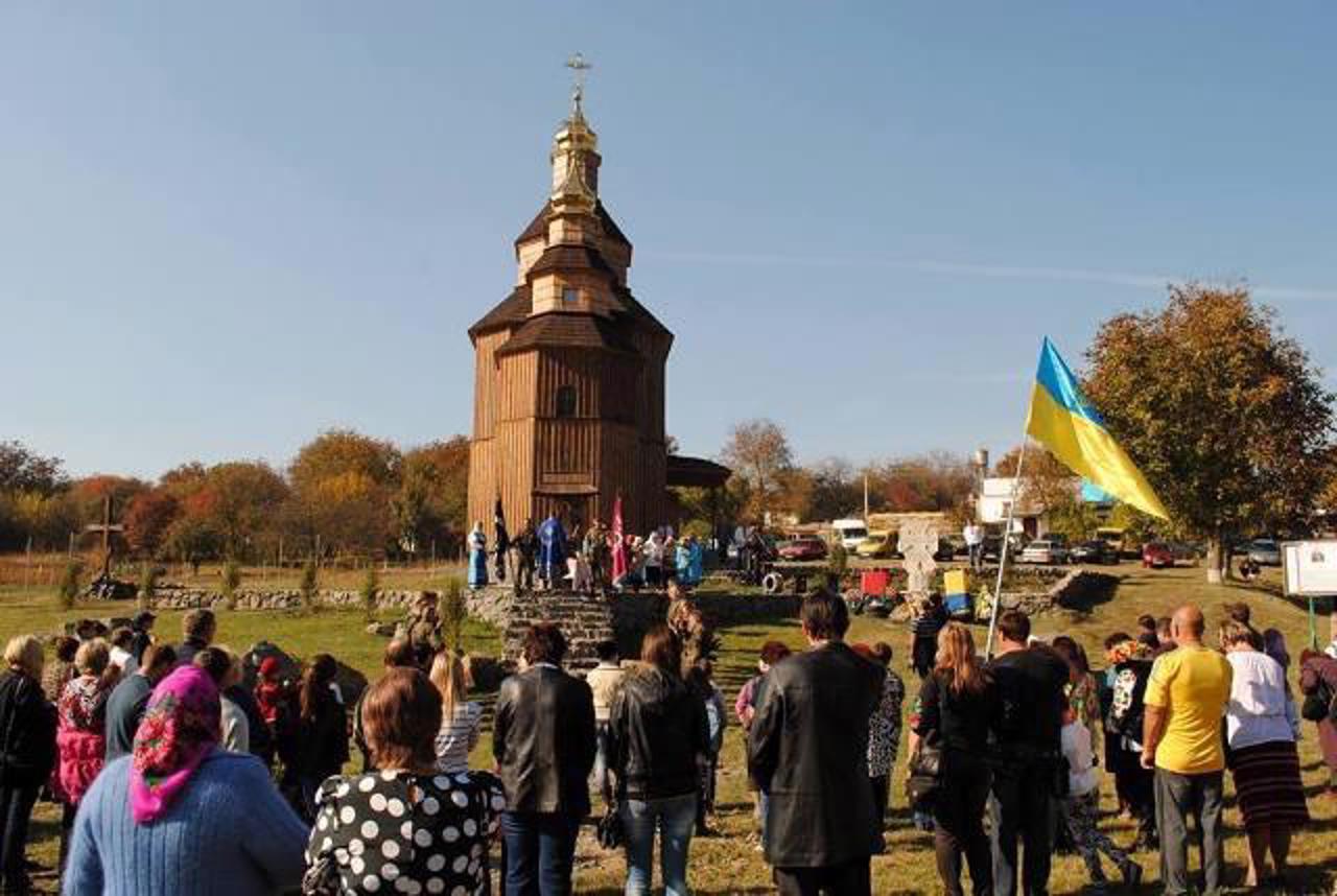 Церква Петра Калнишевського, Буда