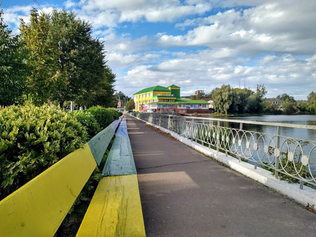 Найдовша лавка України, Славута