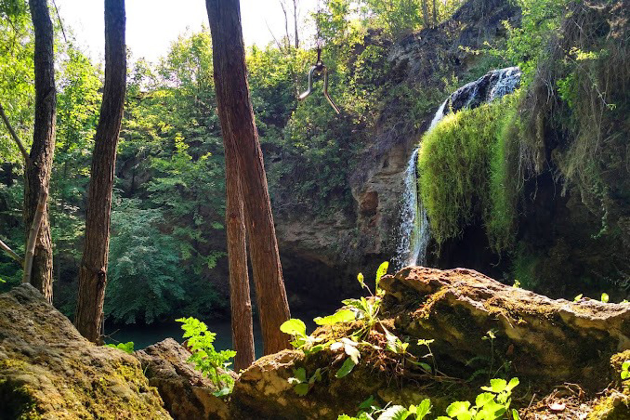 Burbun Waterfall, Lysets