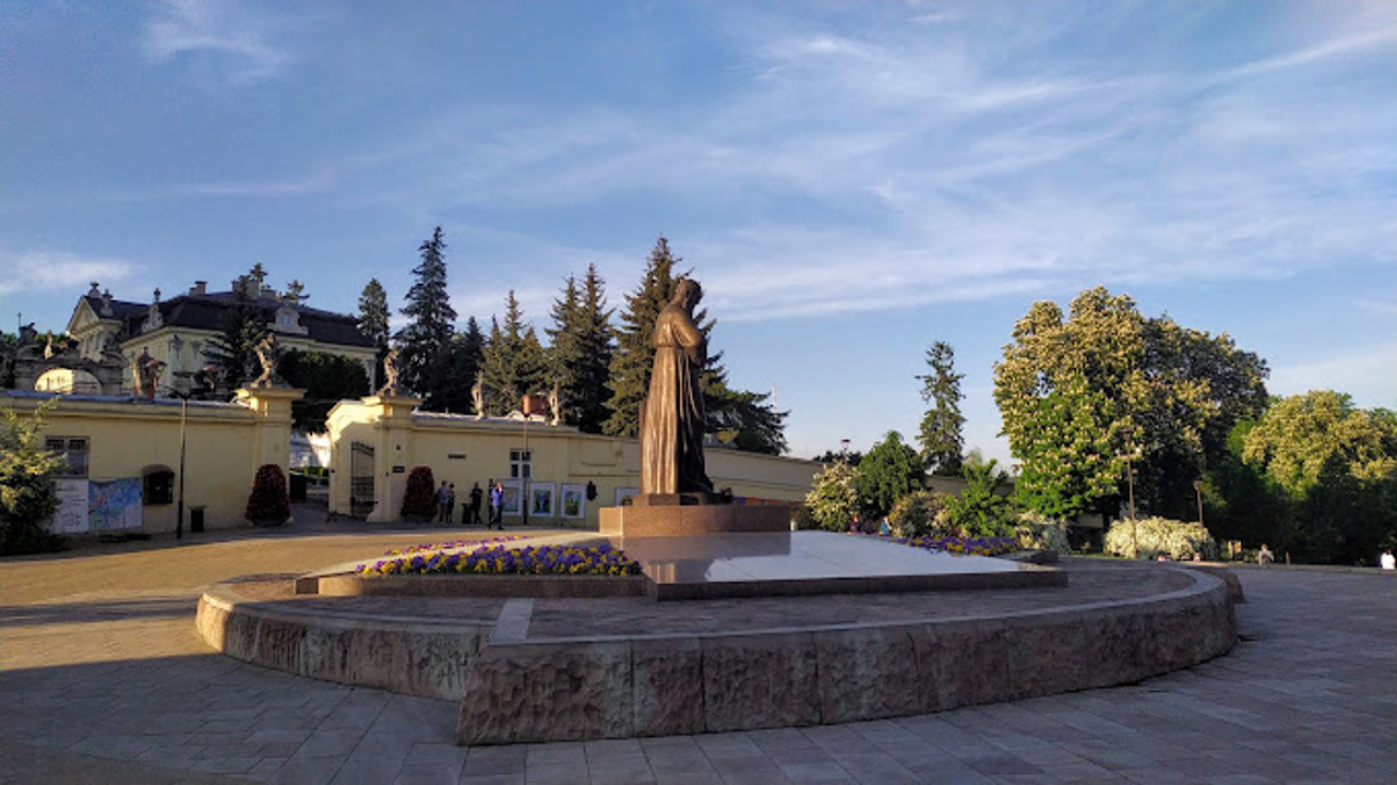 Metropolitan Sheptytskyi Monument, Lviv