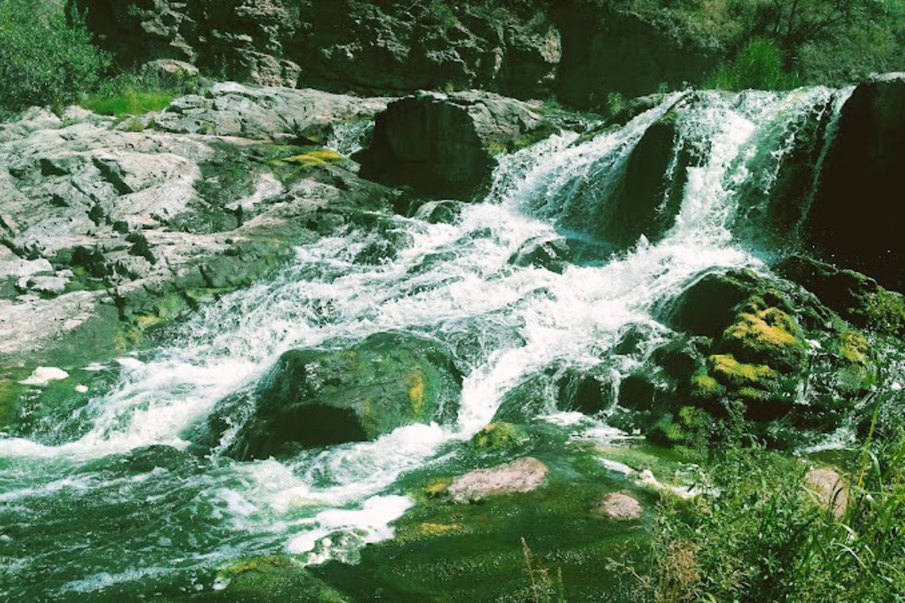 Водоспад Вчелька, Сінгури