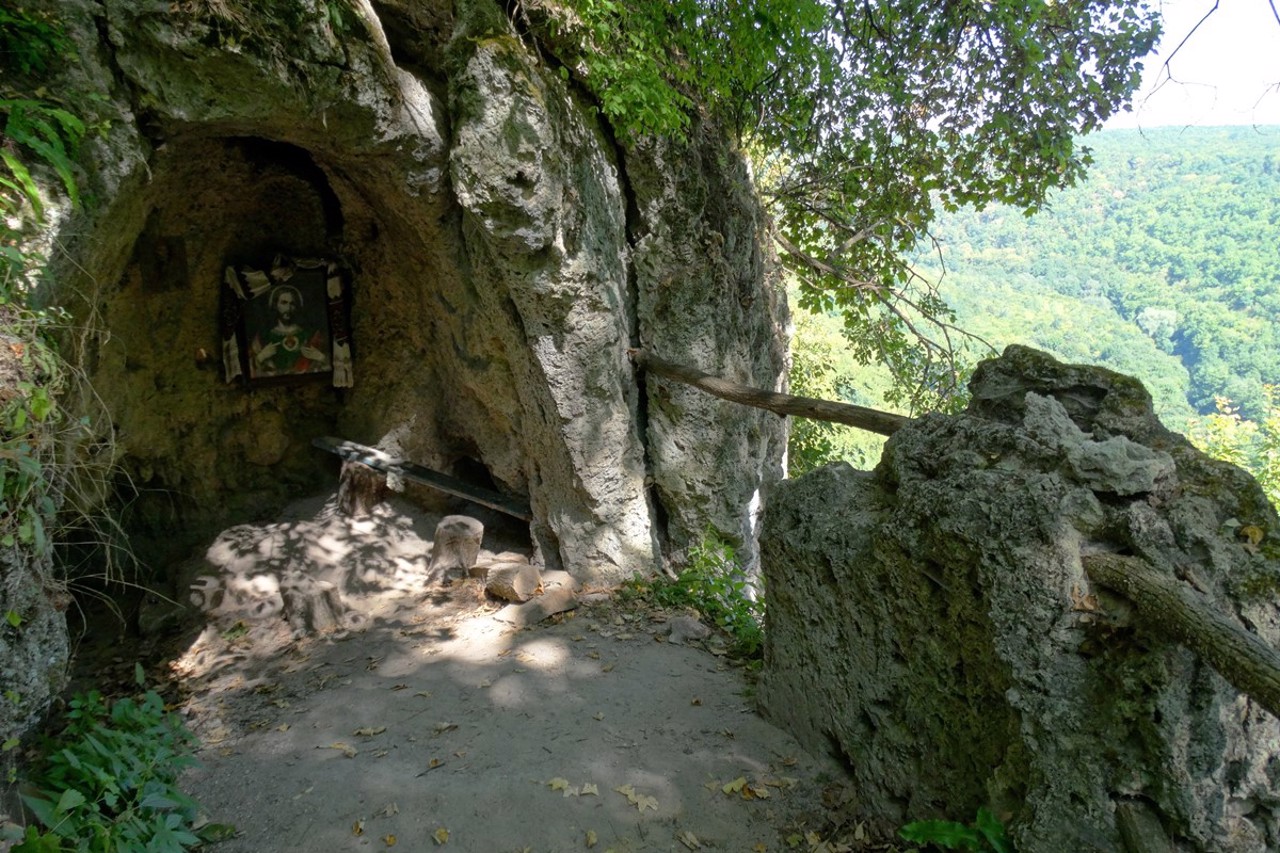 Waterfall "Maiden's Tears" (Hermit's Сave), Nyrkiv