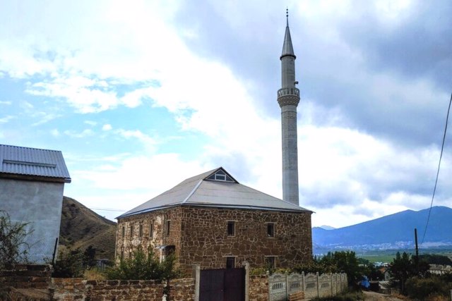 Adzhy-Bey Dzhami Mosque, Dachne