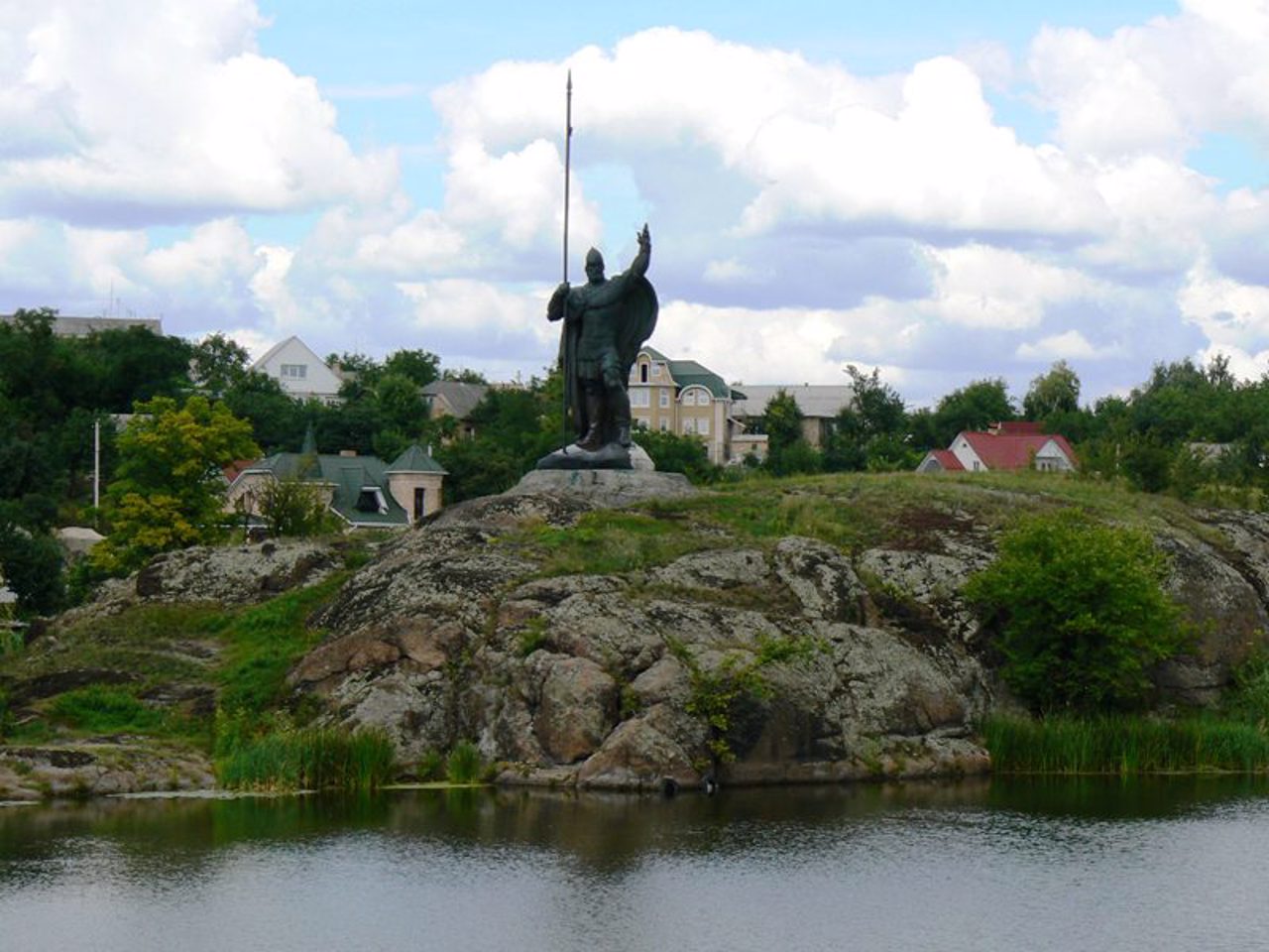 Пам'ятник Росичу, Корсунь-Шевченківський