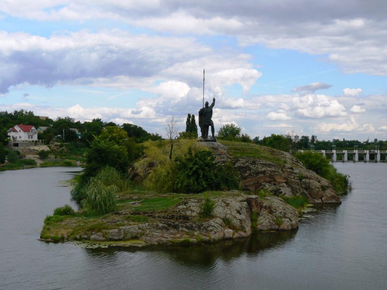 Памятник Росичу, Корсунь-Шевченковский