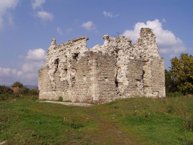 Середнянський замок, Середнє