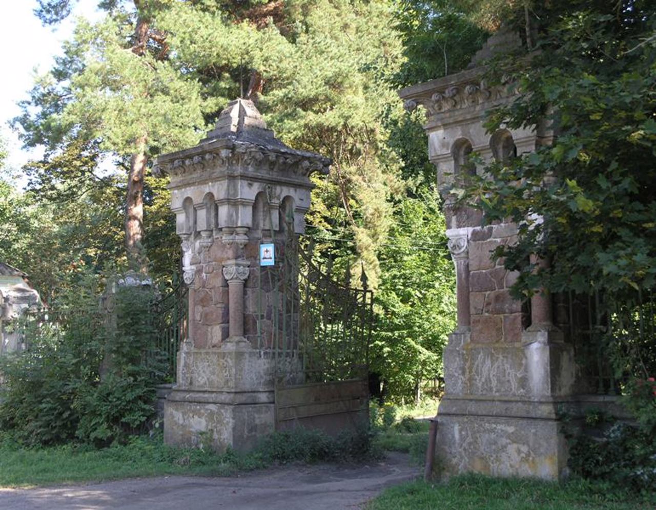 Potocki Estate, Pechera