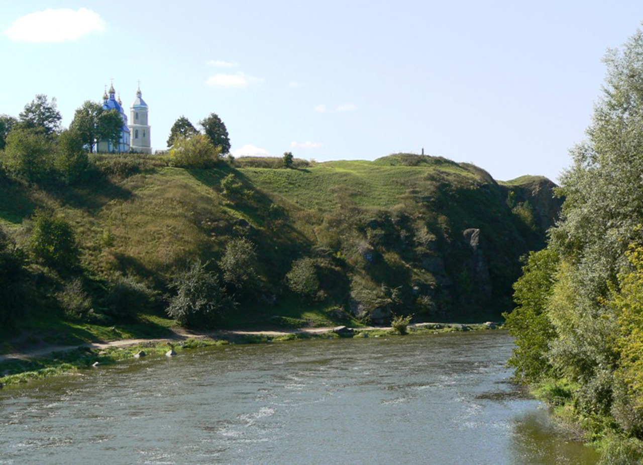 Церква Різдва Богородиці, Печера