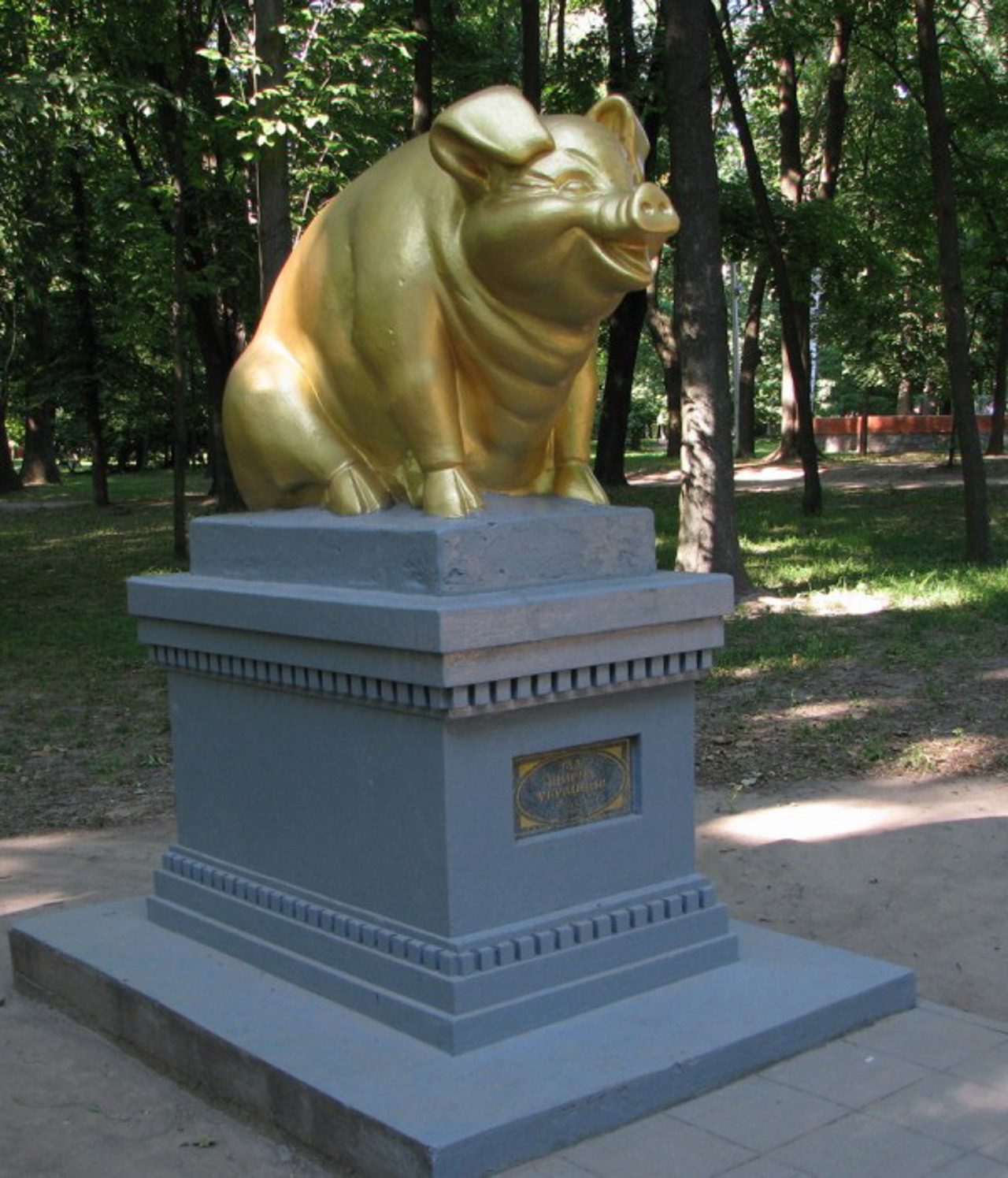 Pig Monument, Romny