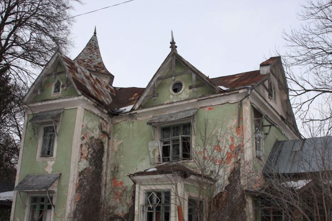 Fon Mekk Manor, Kopyliv