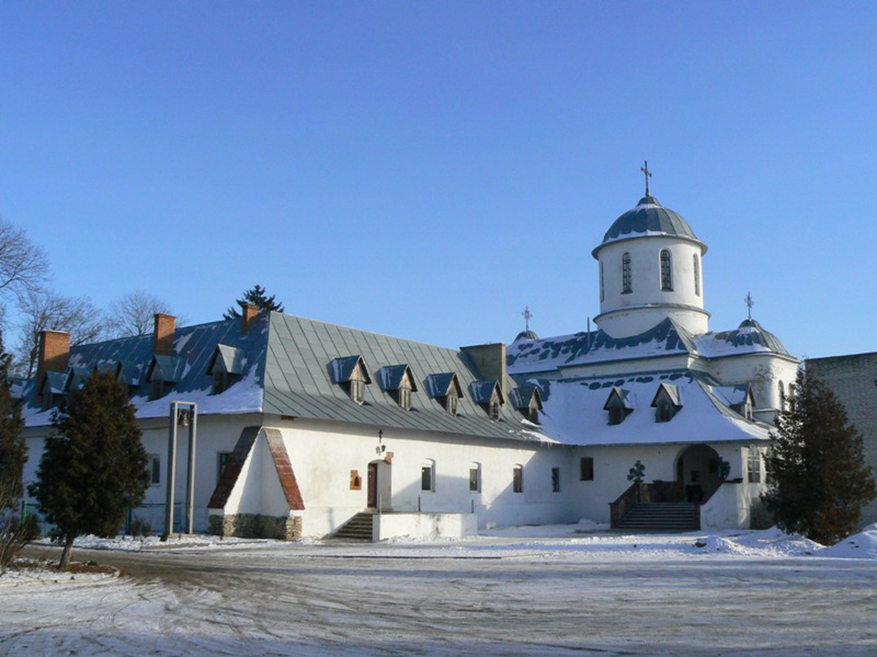 Преображенський монастир, Городок