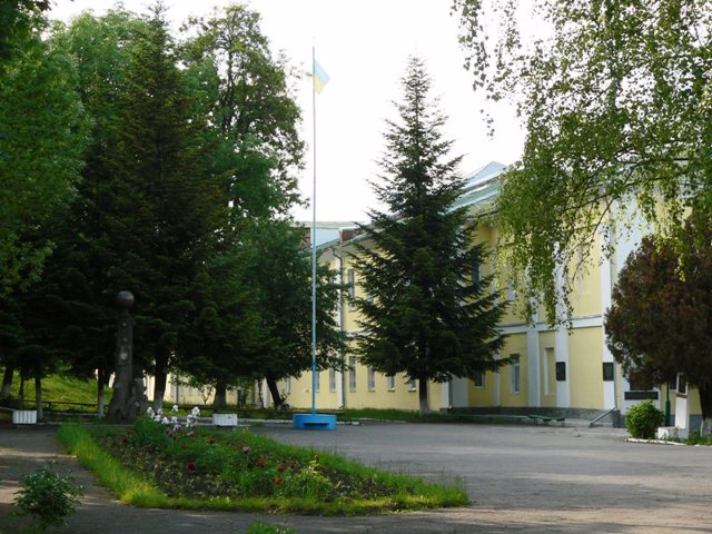 Дворец Ярошинских, Тывров