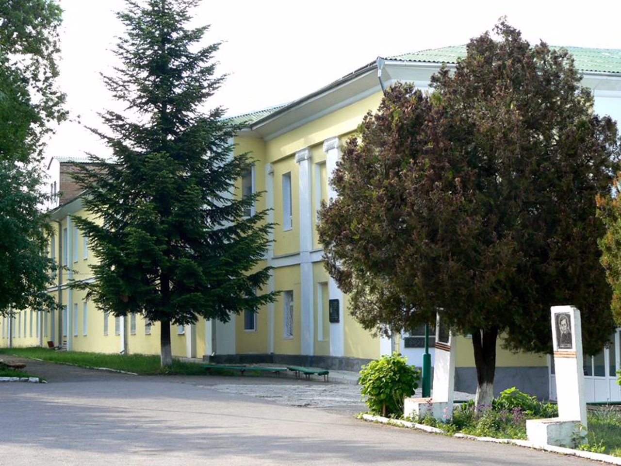 Yaroshynsky Palace, Tyvriv