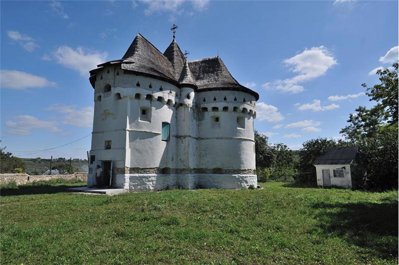 Intercession Church-Fortress, Sutkivtsi