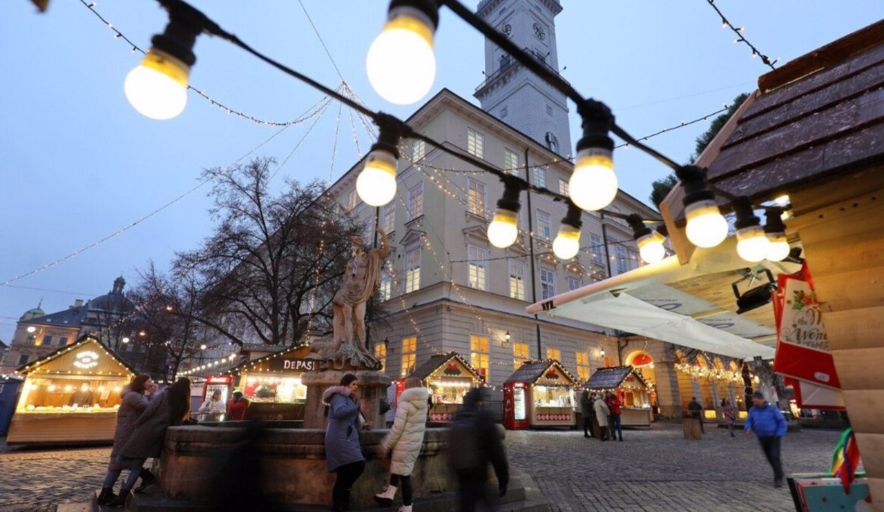 Різдвяний ярмарок повертається на площу Ринок у Львові