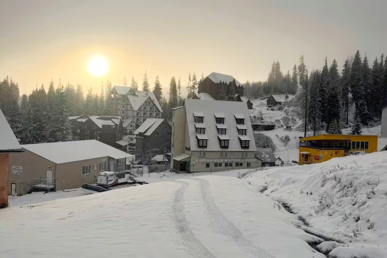 Перший сніг сезогу 2025-2026 на Драгобраті