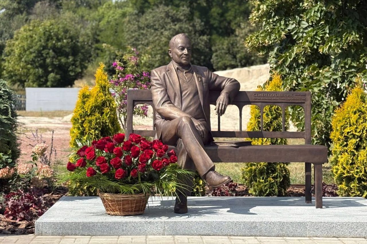 Пам'ятник Семену Поташнику відкрили на Вишгородській набережній