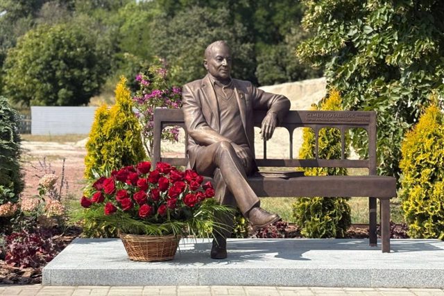 Пам'ятник Семену Поташнику відкрили на Вишгородській набережній